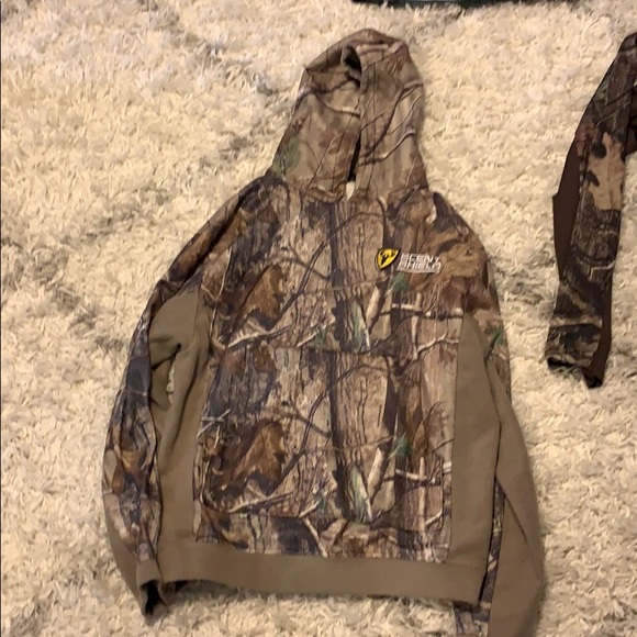 Sitka, scent blocker, and mossy oak pullovers - Picture 1 of 3